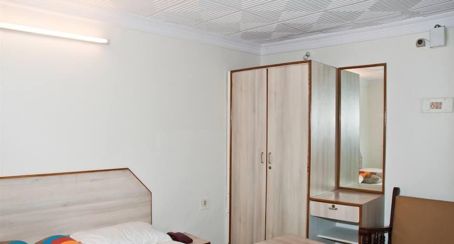 Stay Simple Hotel Race View, Ooty 5
